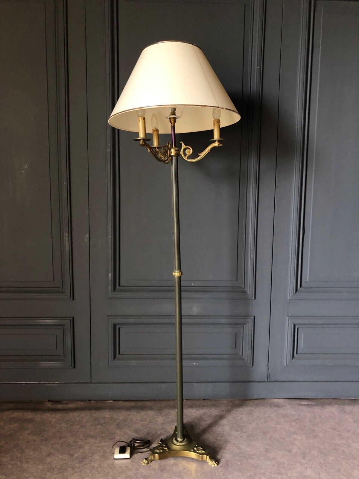 Bronze floor lamp 3 lights 1960 empire style feet claws