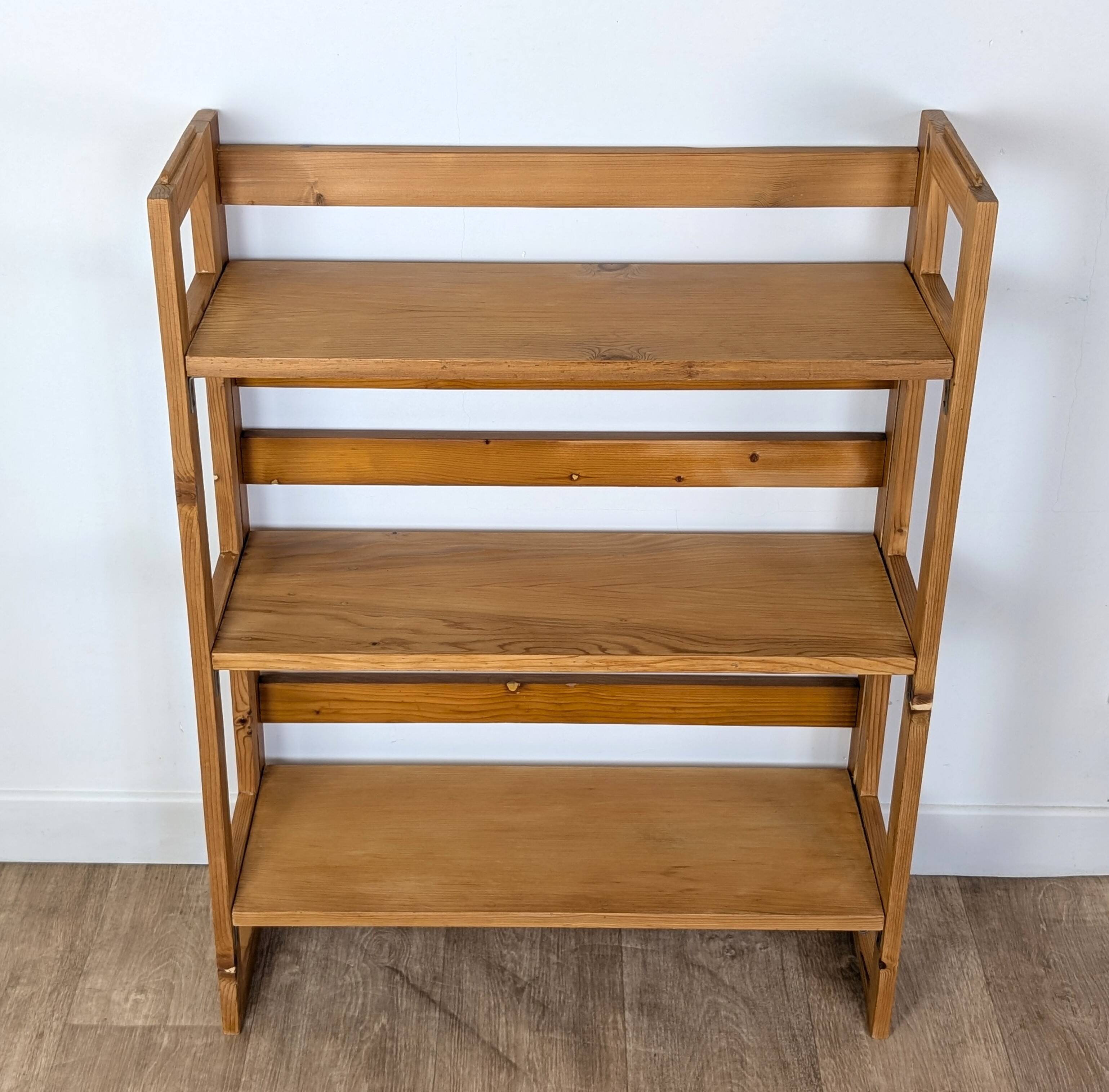 Folding bookcase shelf
