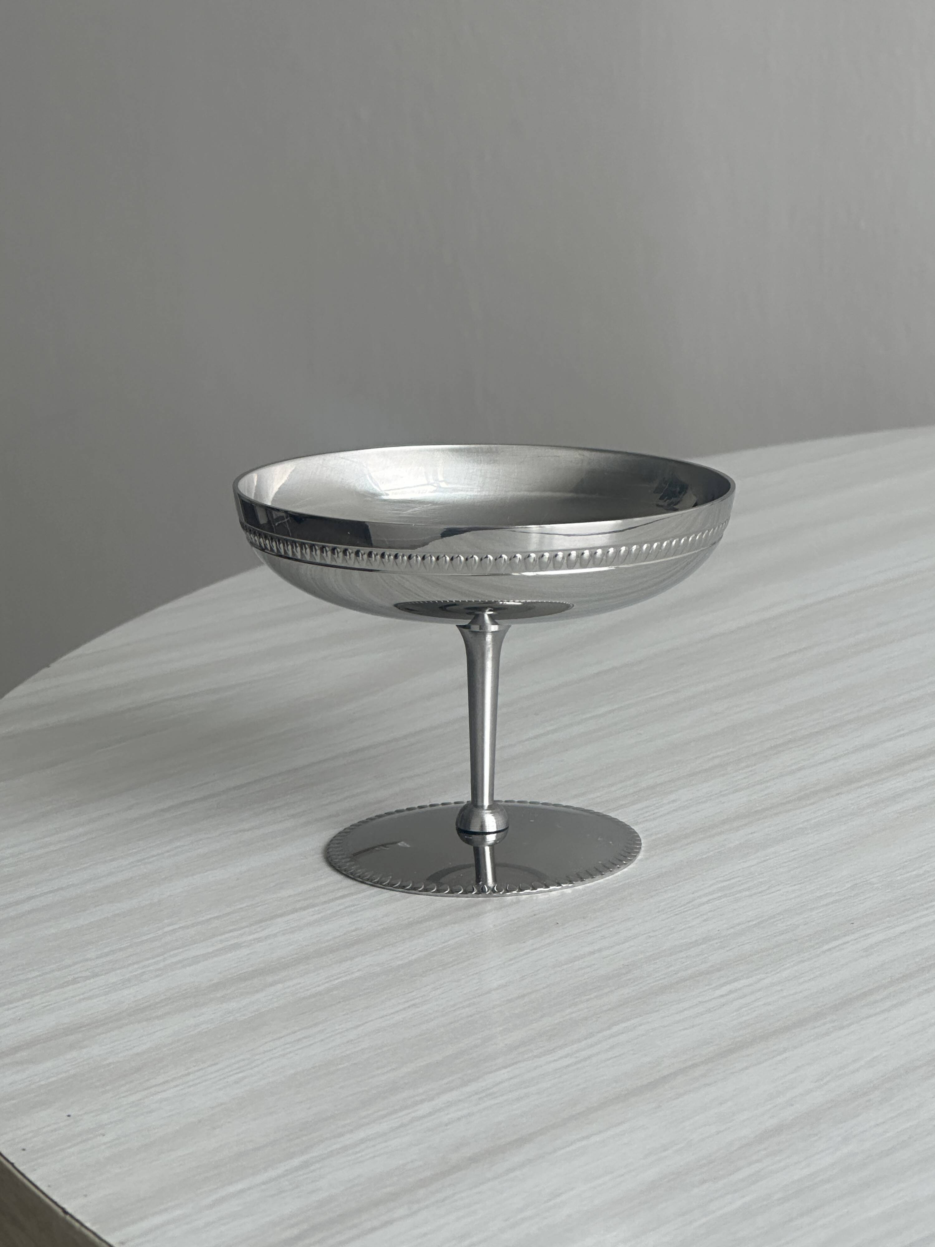 6 vintage stainless steel metal bowls