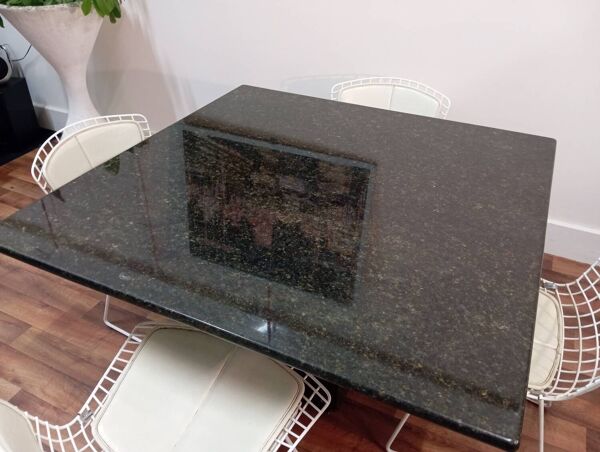 Table design 80's en granit noir