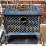 Poêle à bois en fonte et céramique bleu, de la marque Chauffette
