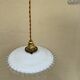 Trio suspension vintage abat jour opaline ondulée fils dorés lumière ancienne