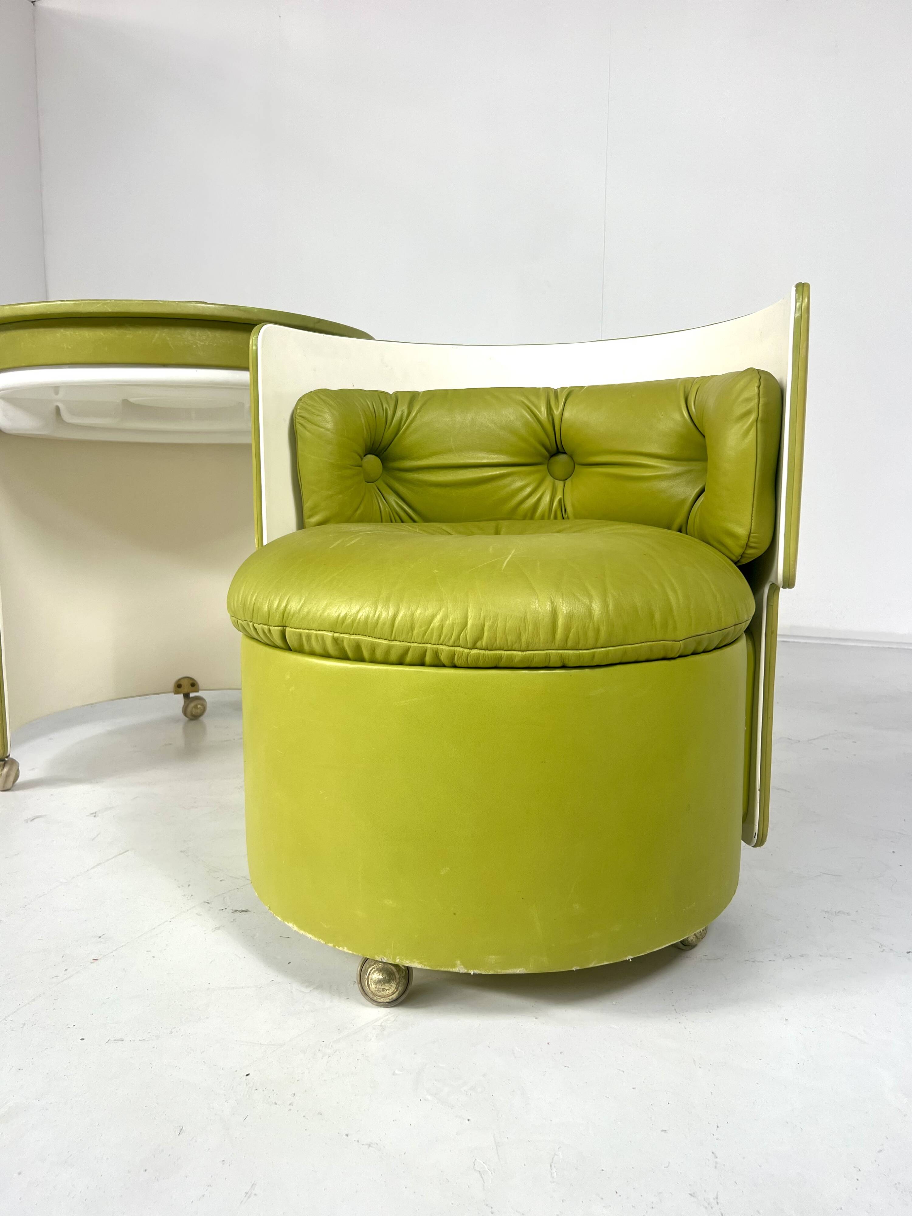 Dilly Dally Vanity By Luigi Massoni for Poltrona Frau, Italy, 1968