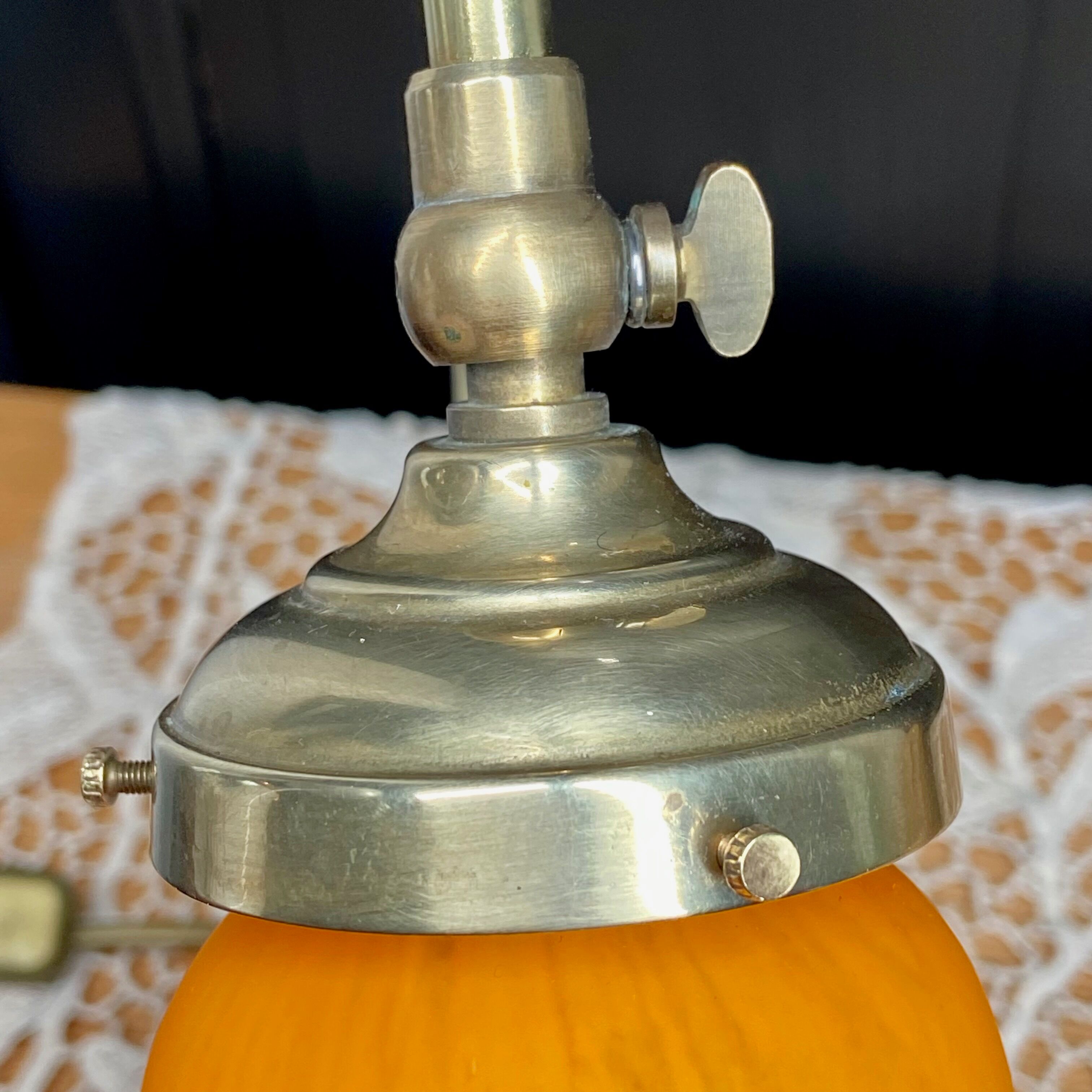 Lampe laiton et pâte de verre art déco