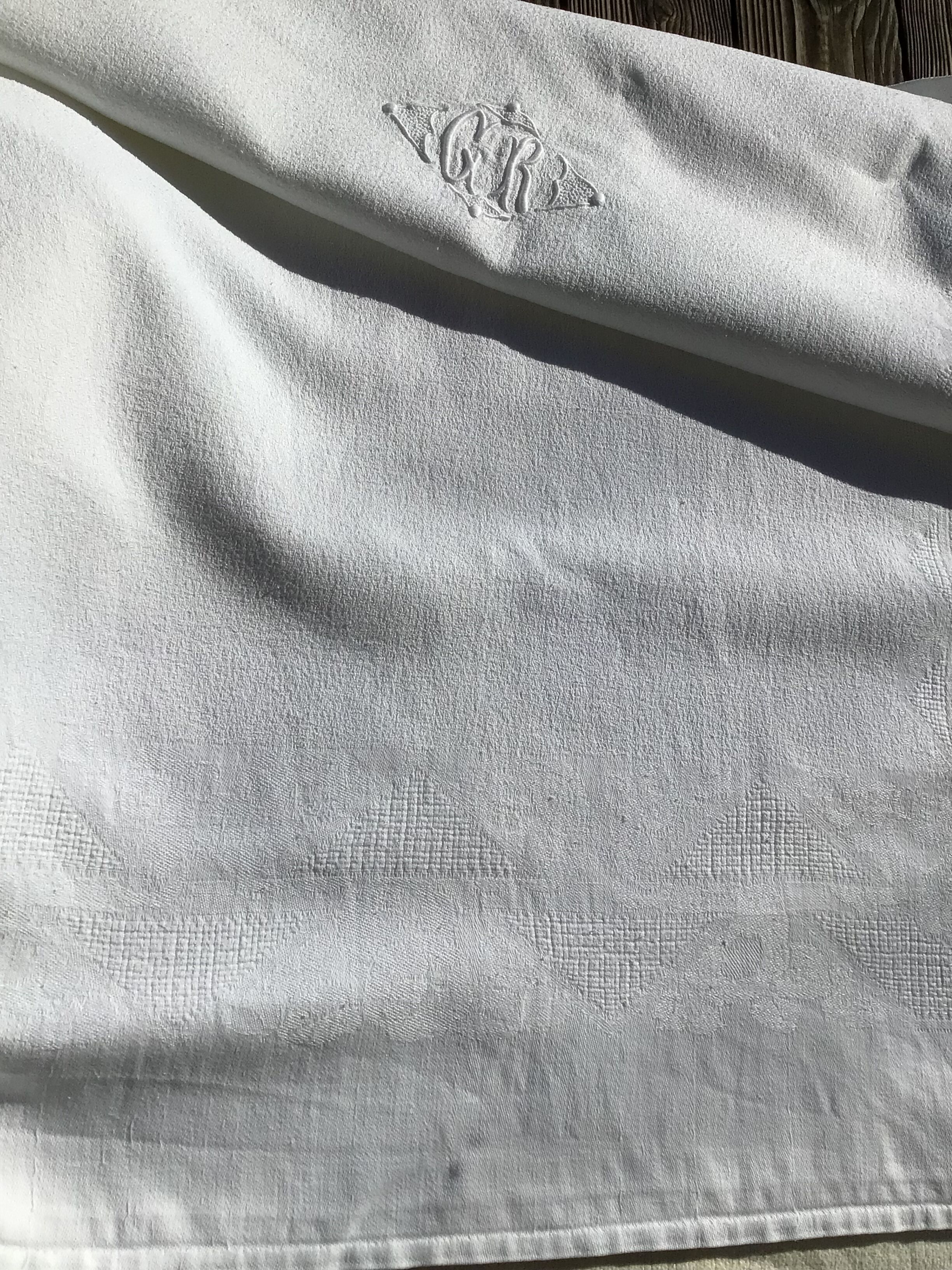 GR embroidered rectangle tablecloth with 7 matching damask towels