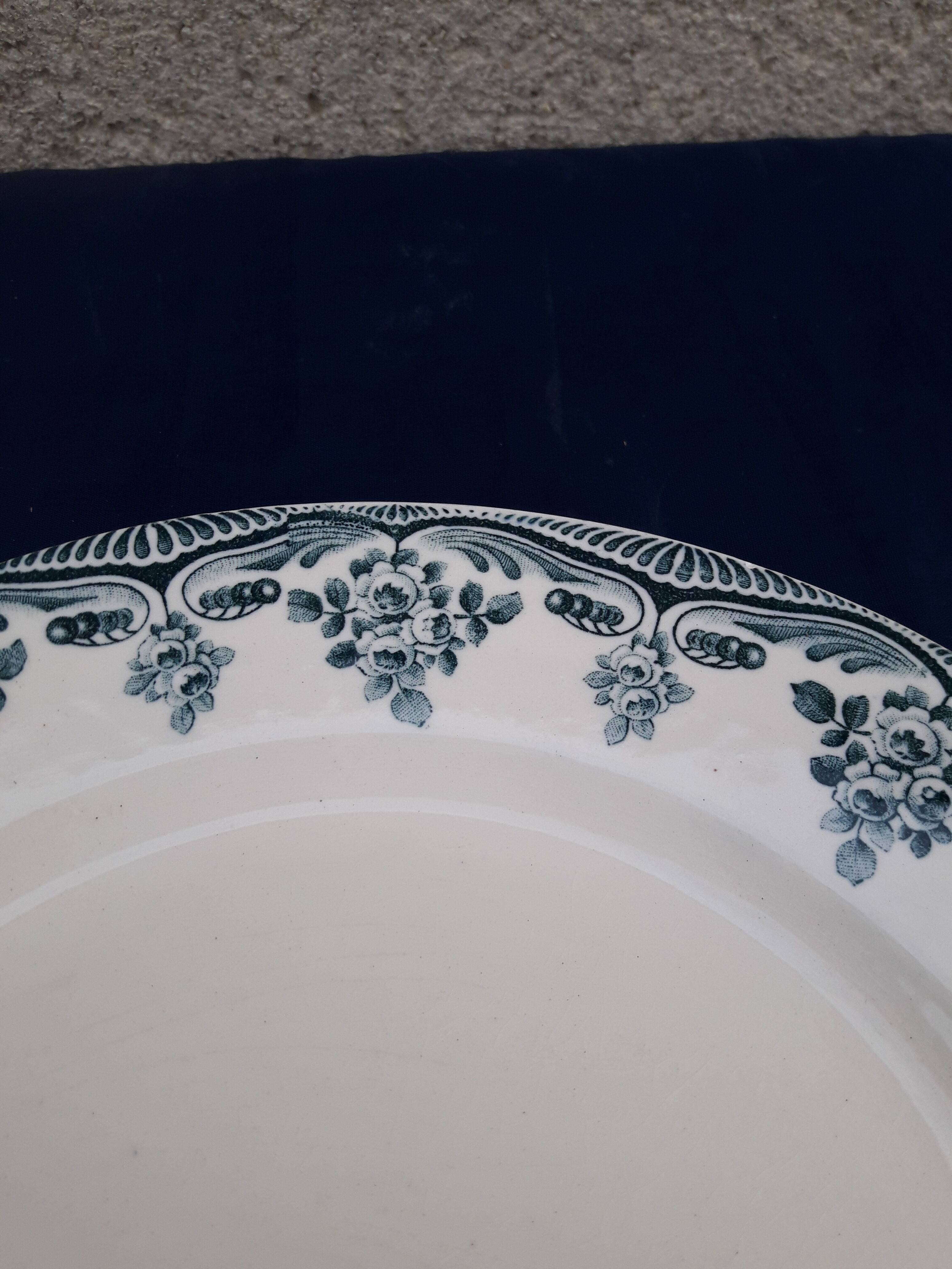 Plate in earthenware Boulenger iron earth Choisy Le Roi model Bordeaux diam 23 cm