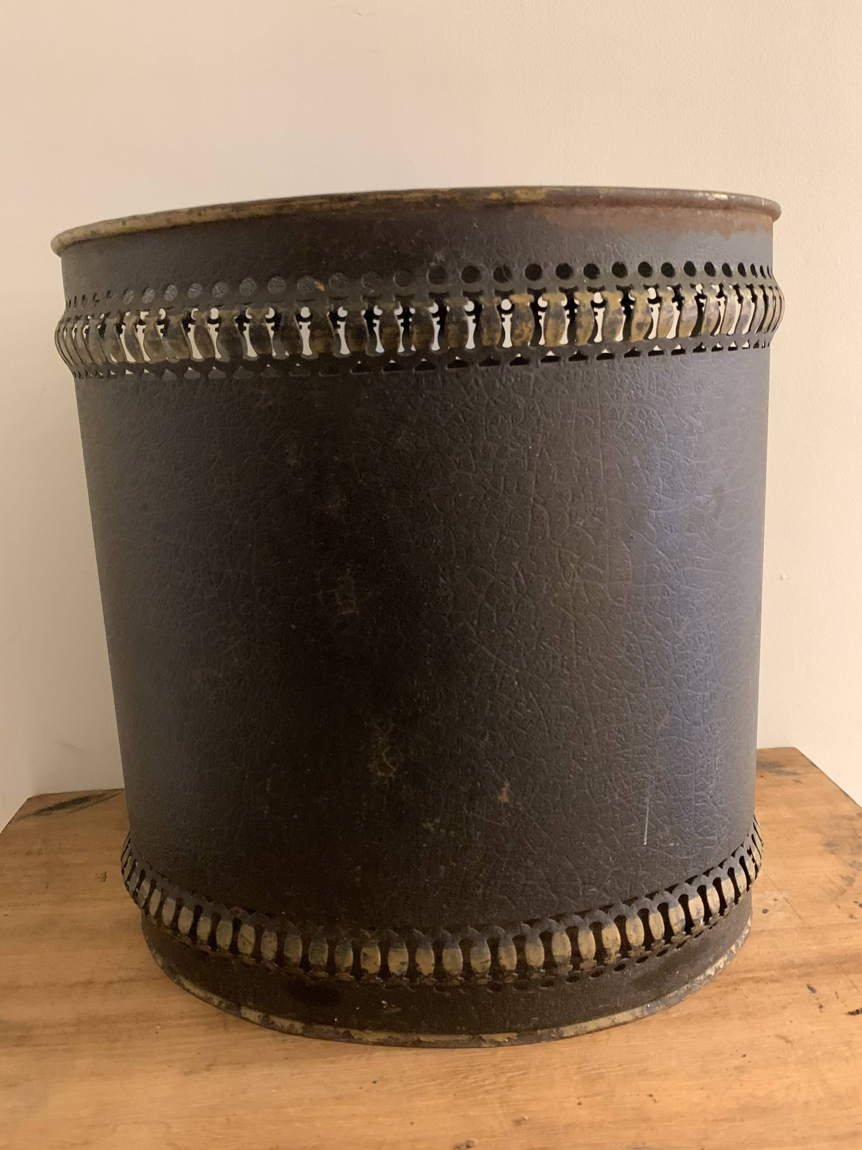 Napoleon III paper basket in leather imitation painted sheet metal