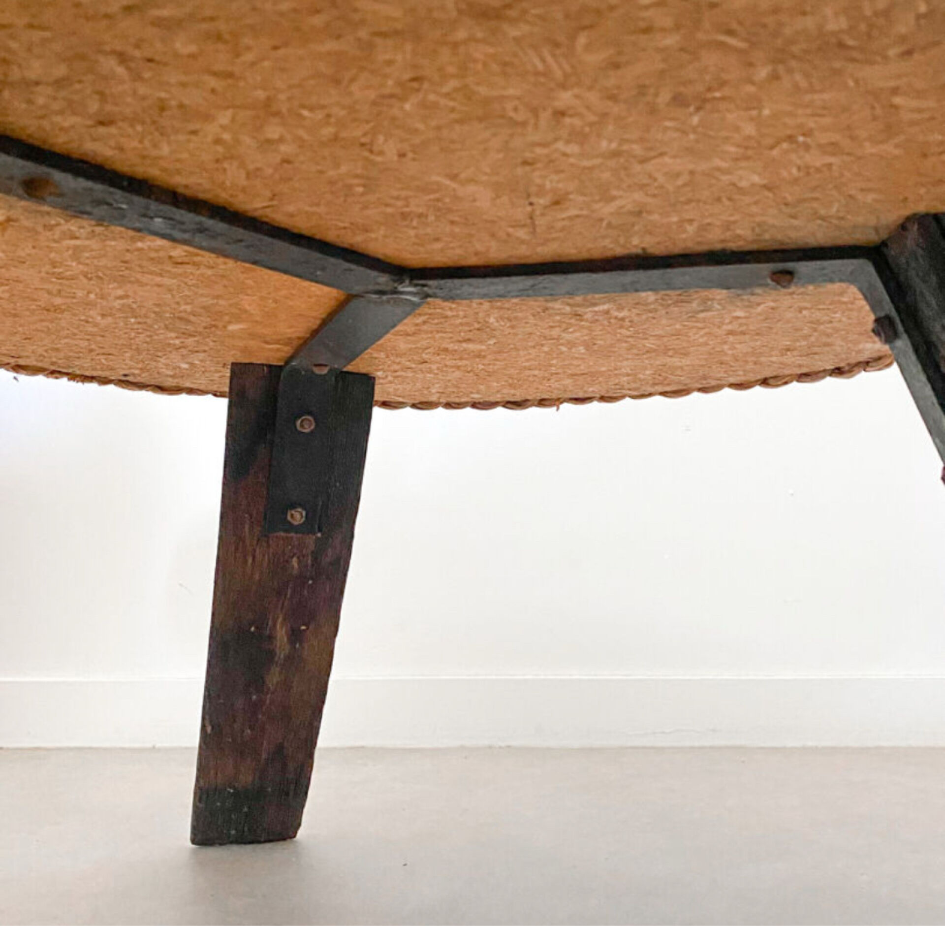 Brutalist tripod coffee table attributed to Audoux & Minnet (1950s)