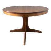 Vintage extendable round table