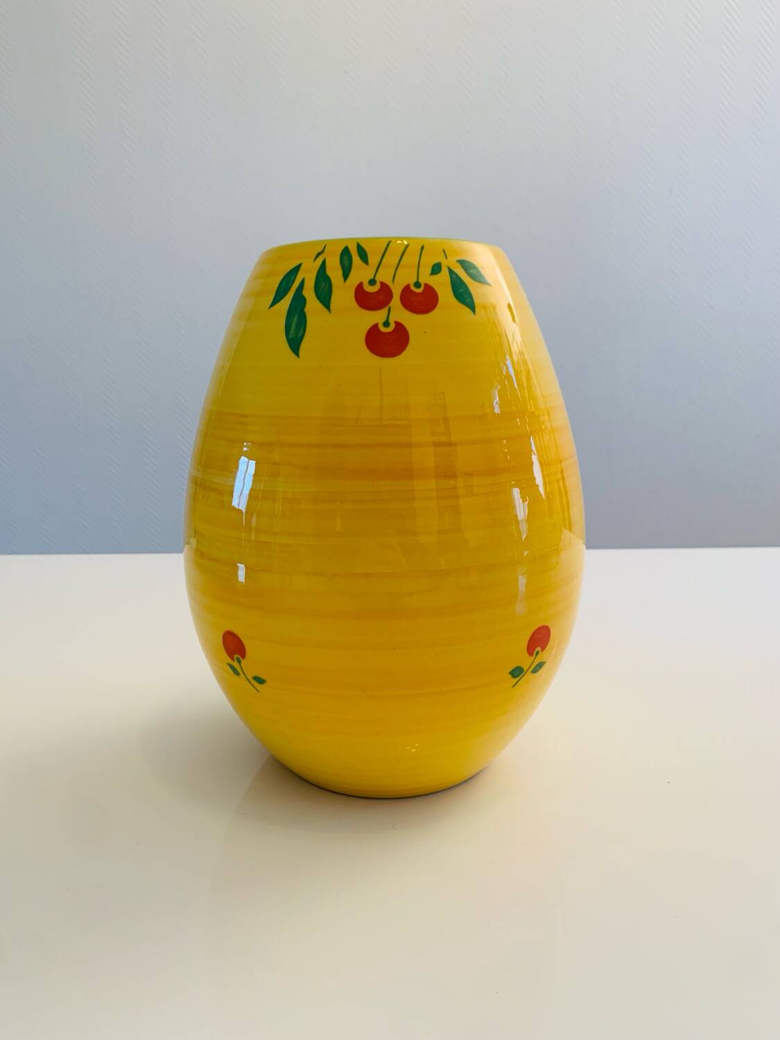Lunéville earthenware "Egg" vase - "Cherry" Collection