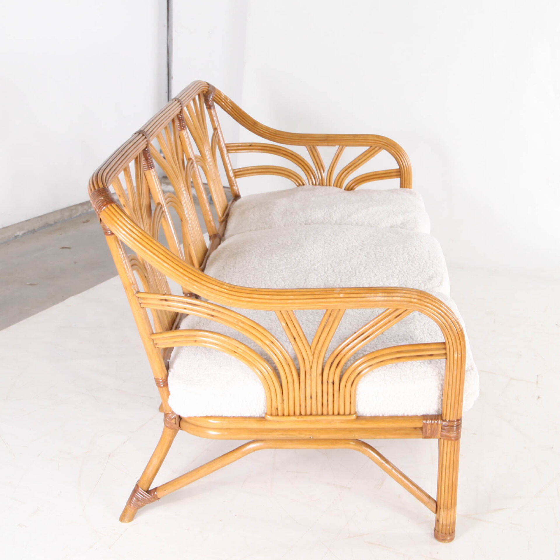 Vintage rattan lounge