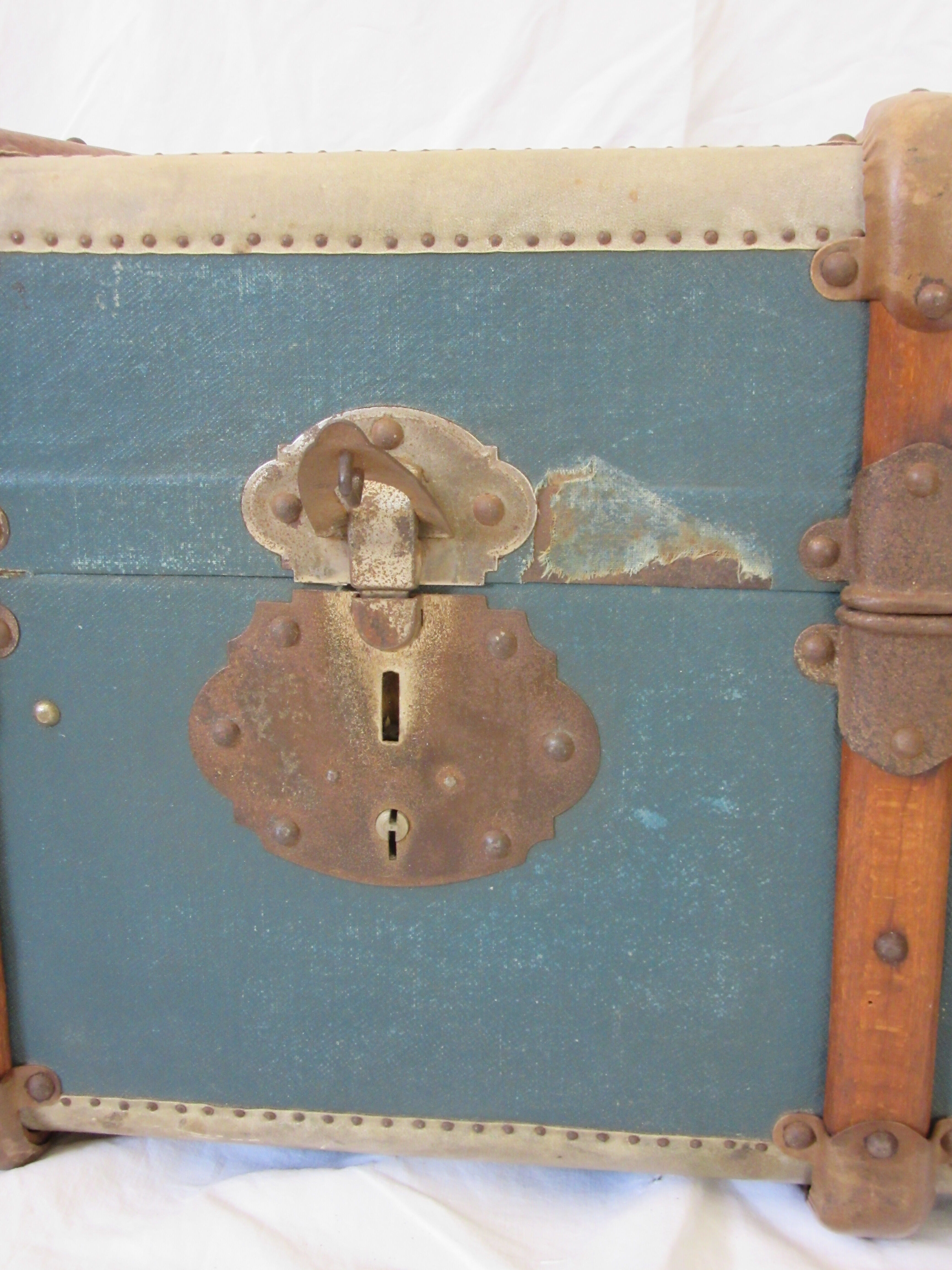 Malle ancienne bleue