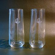 Lot de 2 verres avec épée gravée