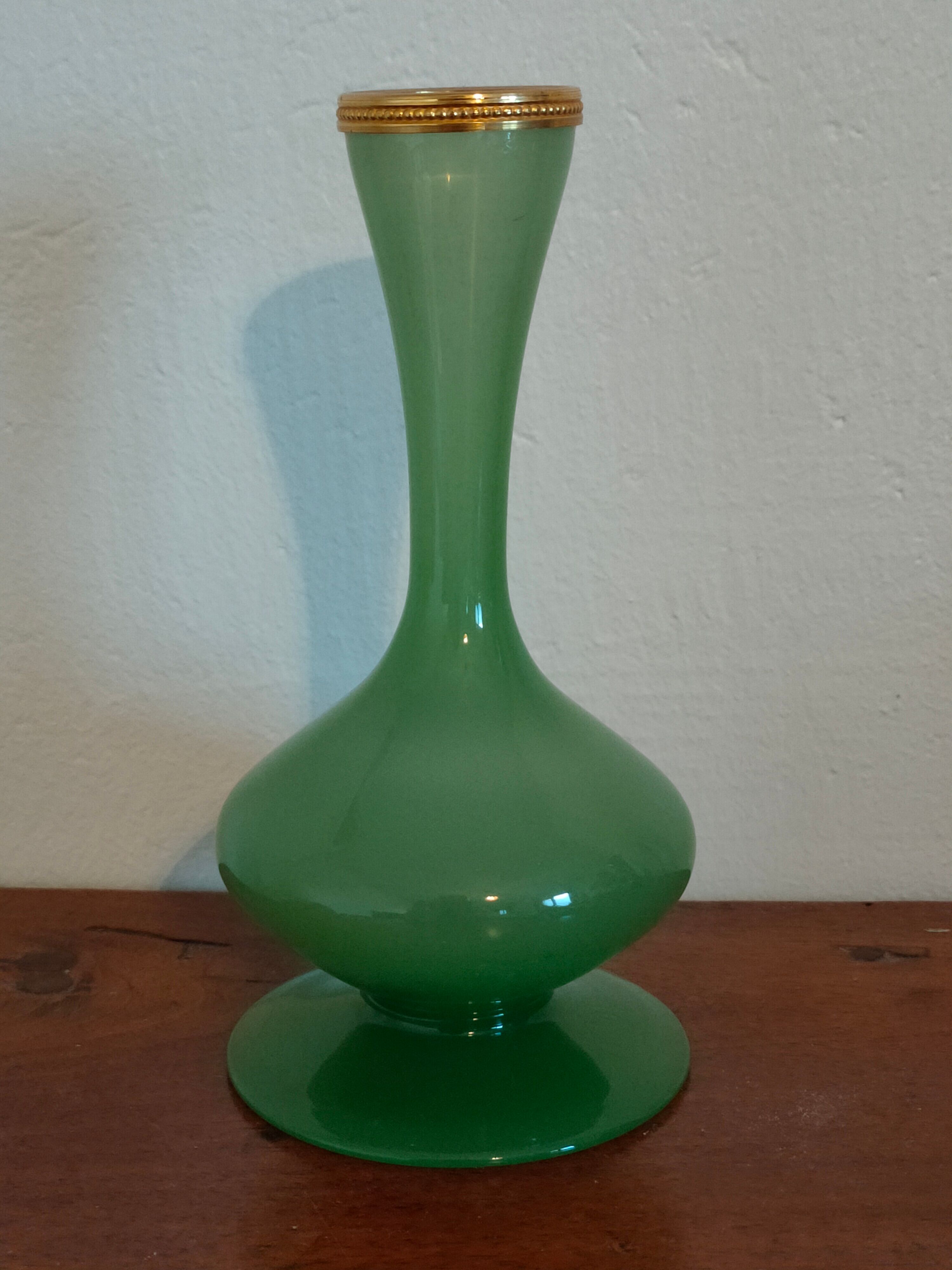 Vase in opaline green color