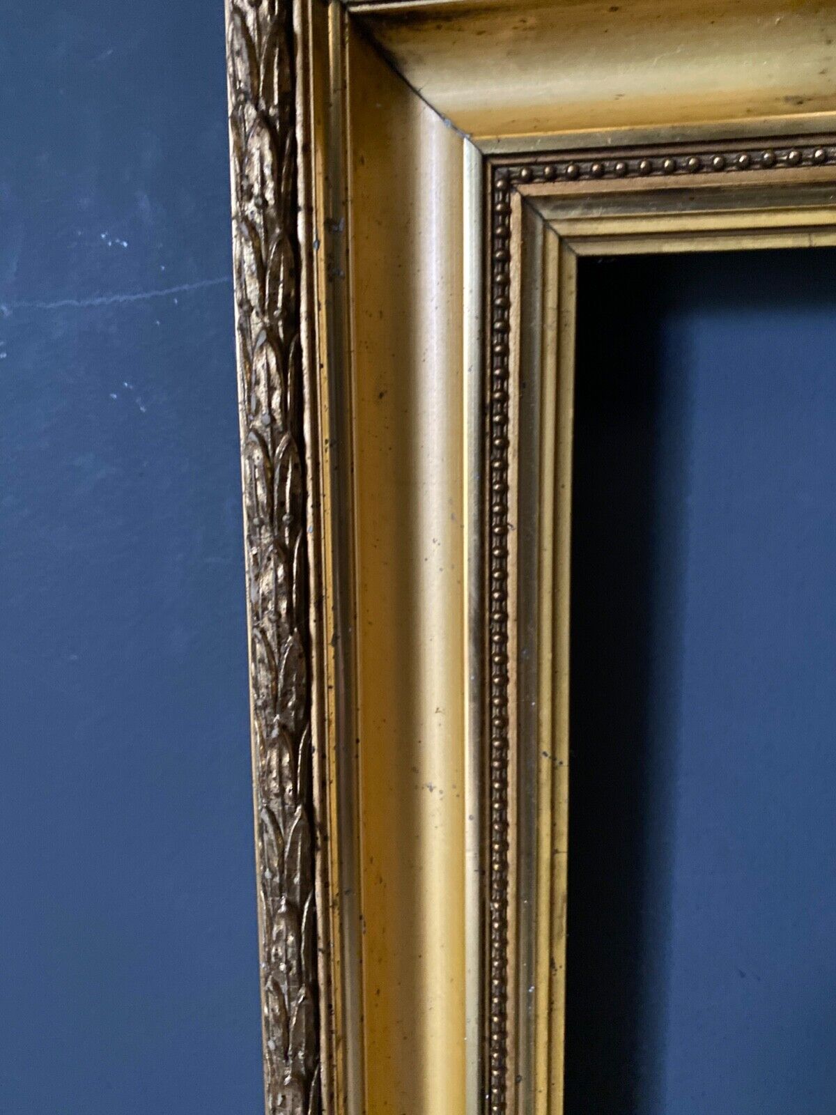 Gild frame nineteenth stucco decor of rinceaux