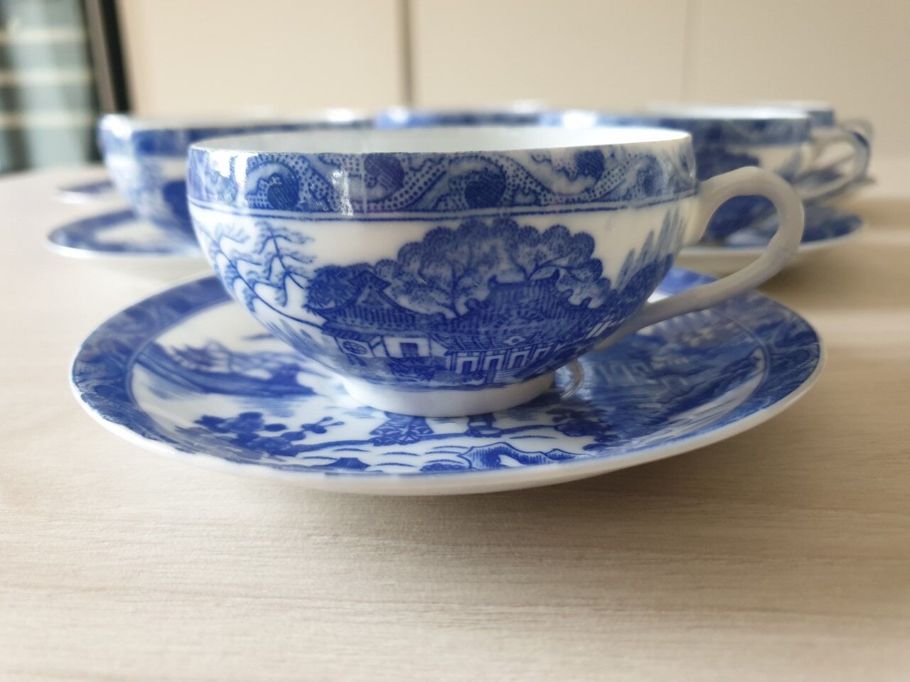 Set of 6 porcelain cups