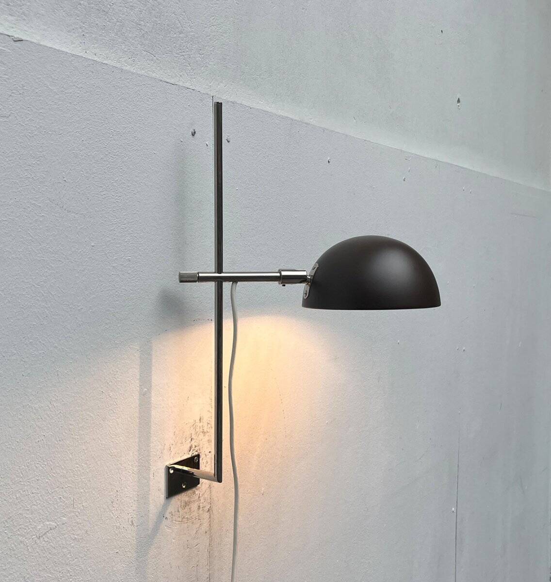 Mid-century modern minimalist German wall lamp by Beisl, 1960s.