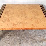 Table basse design en loupe d’orme et laiton – années 70