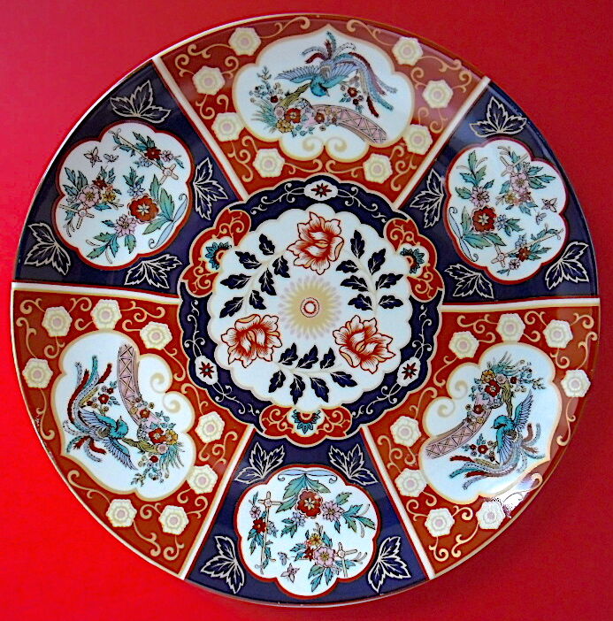 Circular dish in North African porcelain with sinicizing decoration