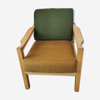 Fauteuil en bois clair scandinave