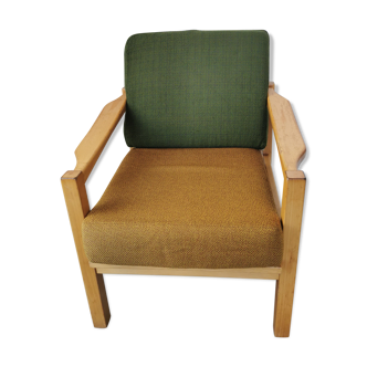 Fauteuil en bois clair scandinave