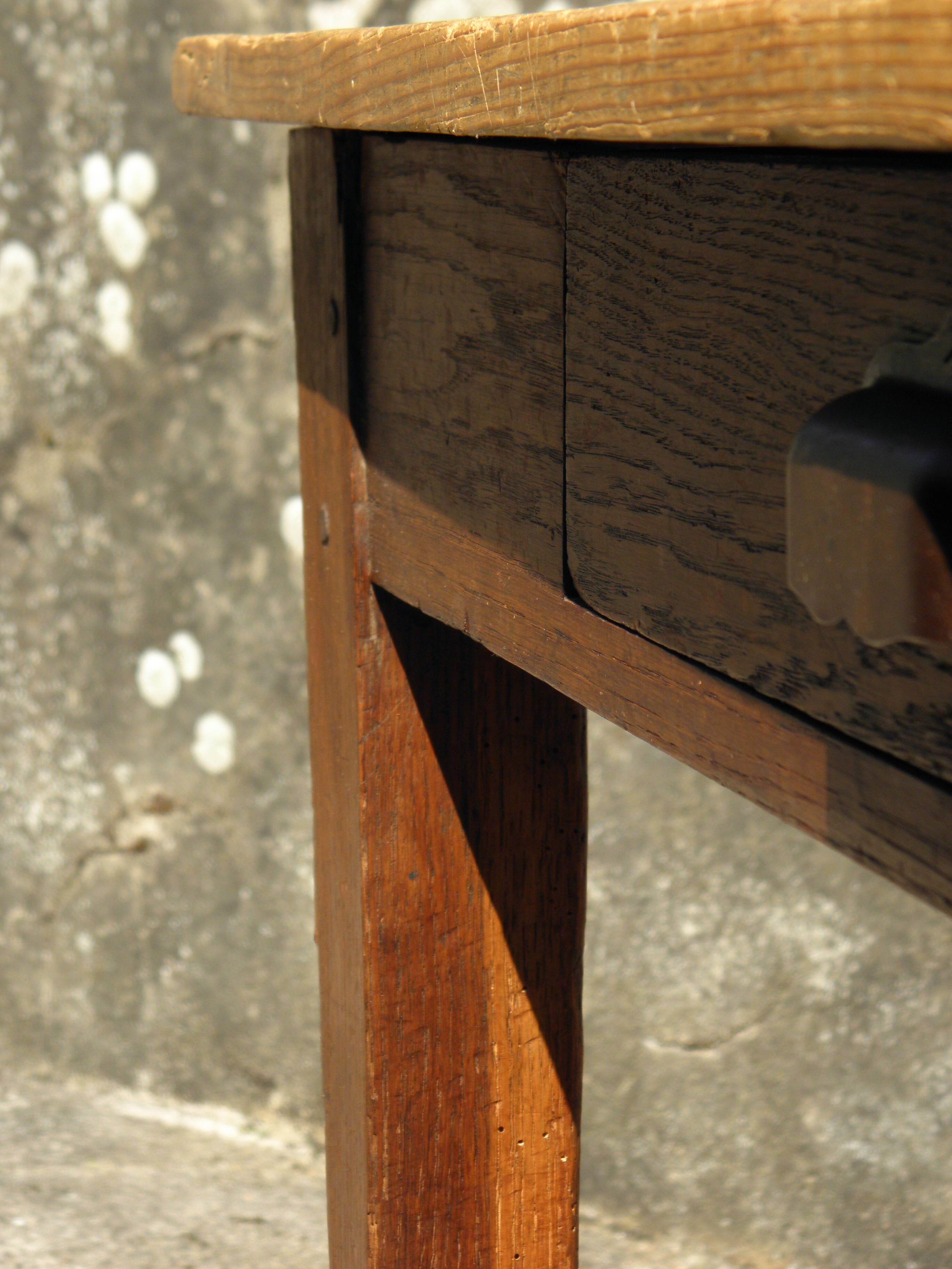 Farmhouse table with 2 drawers