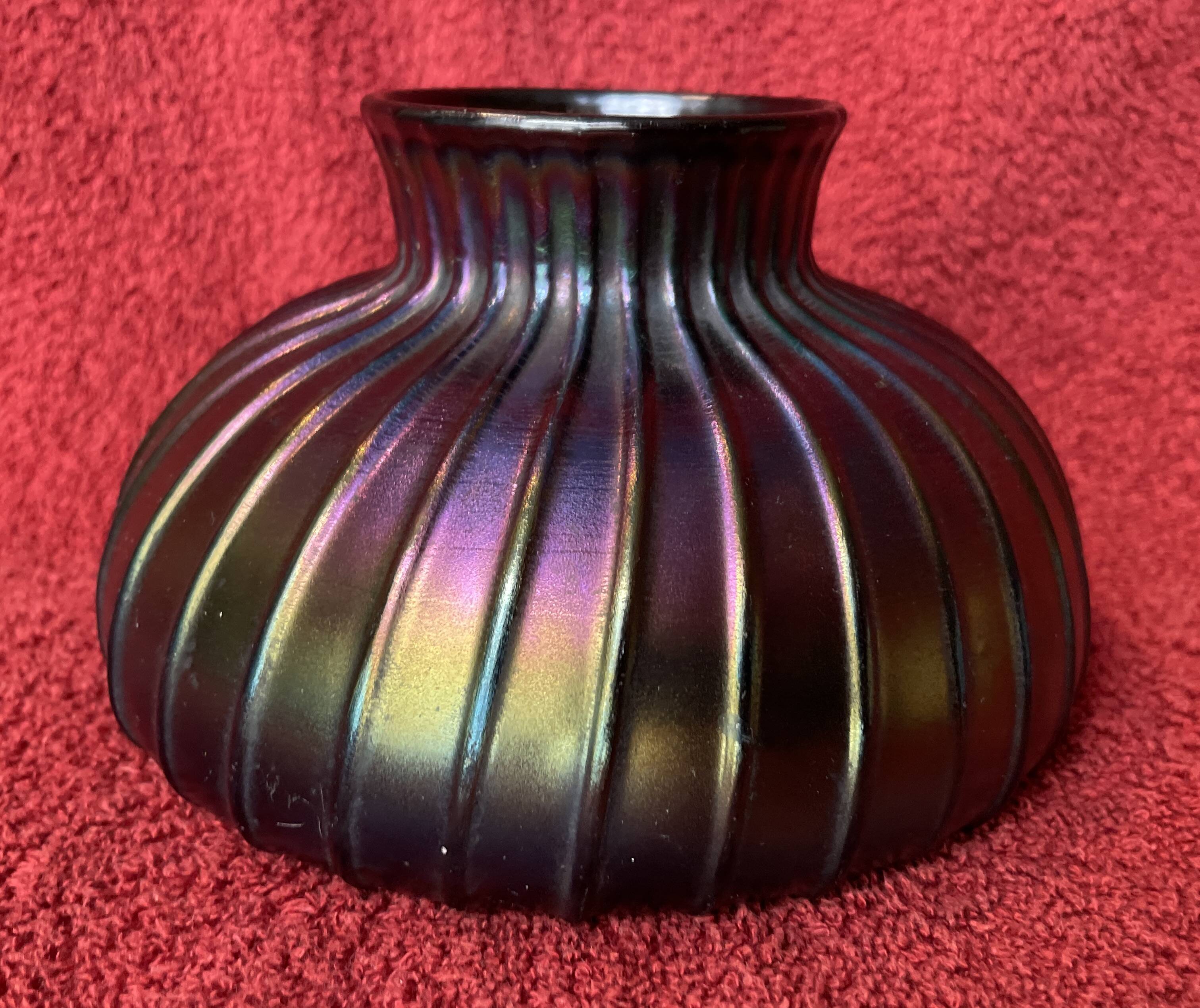 Vase with flat ribbed iridescent glass "peacock feather"