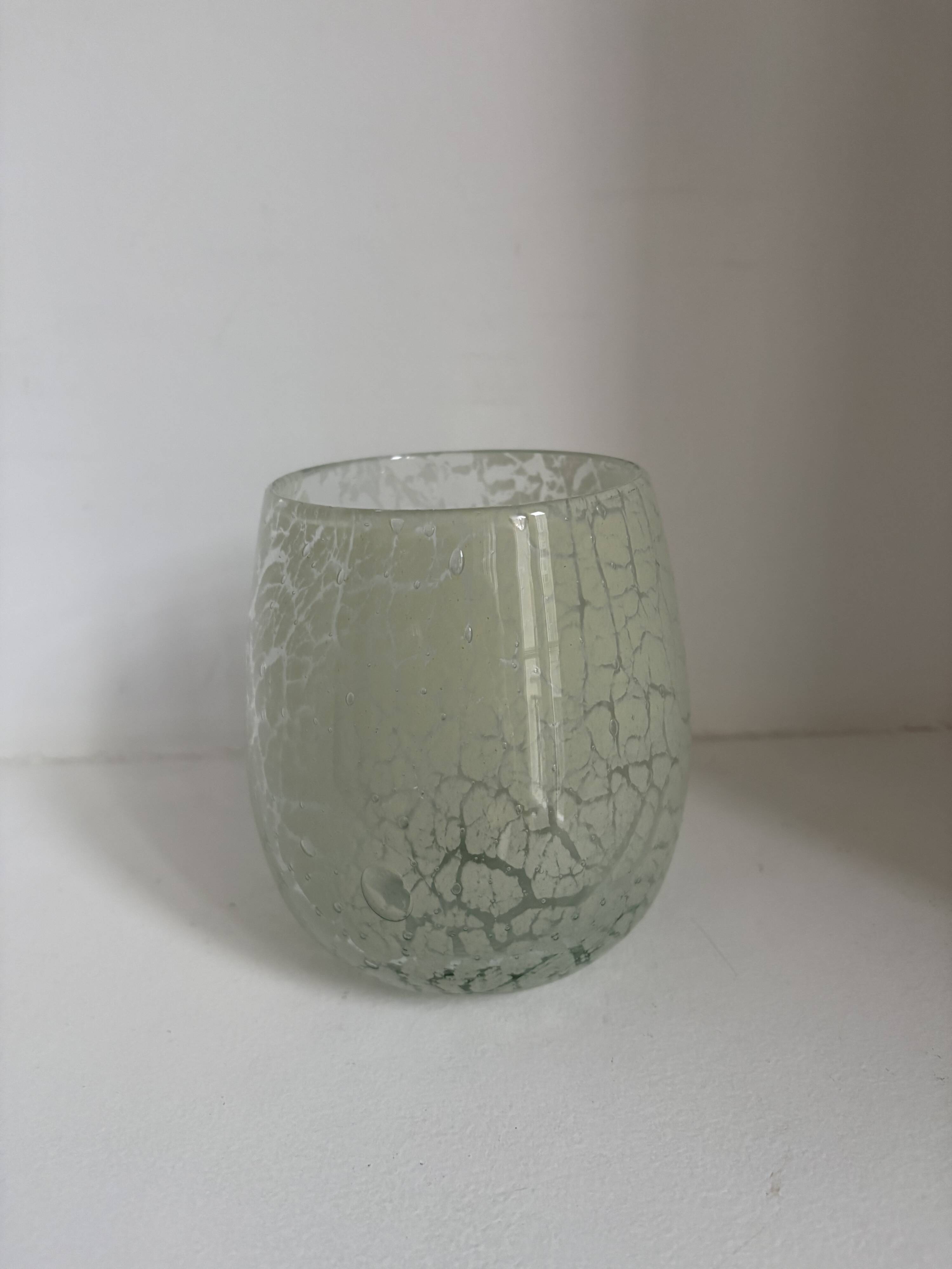 Set of 18 decorative items