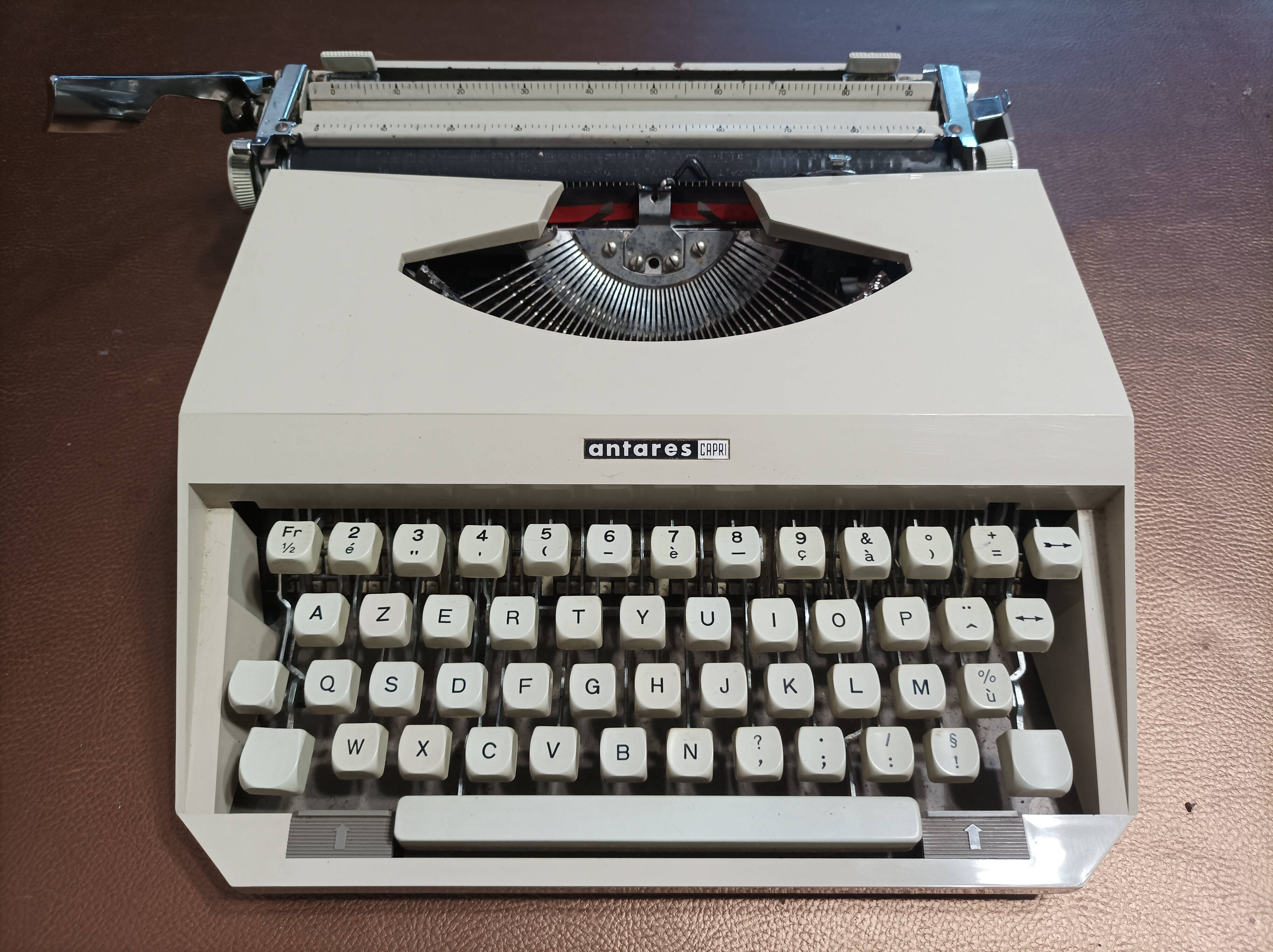 Antares Capri model typewriter from the 1960s (RARE)