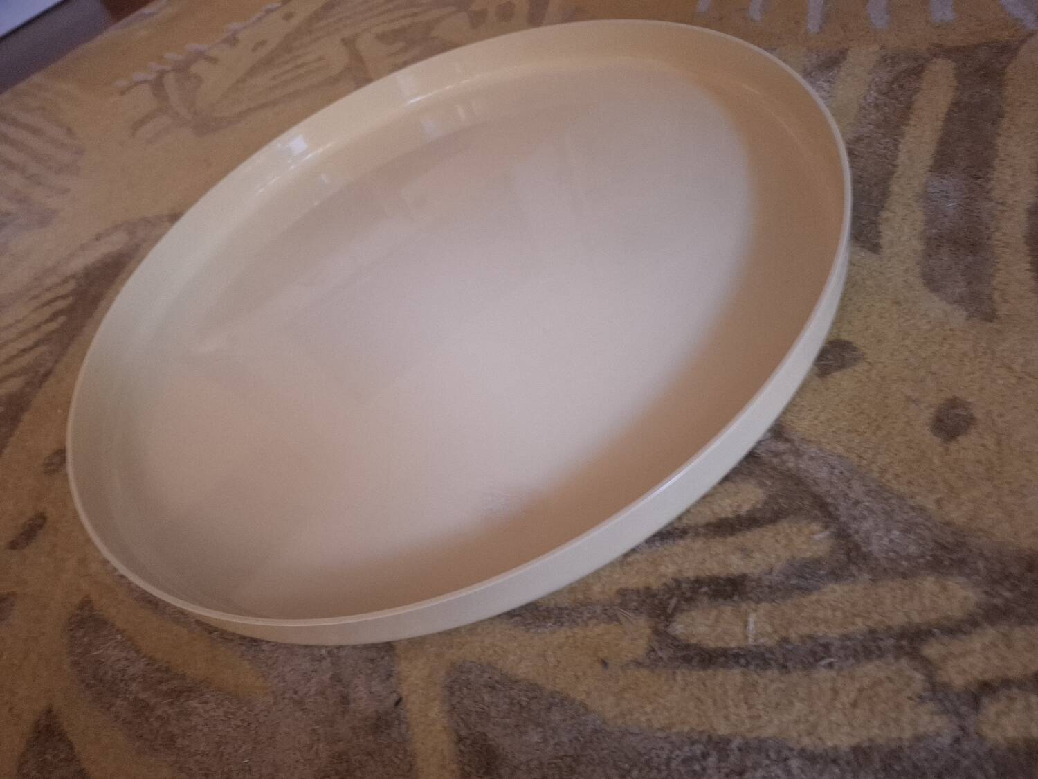 Vintage 70's Guzzini table top (56 cm)