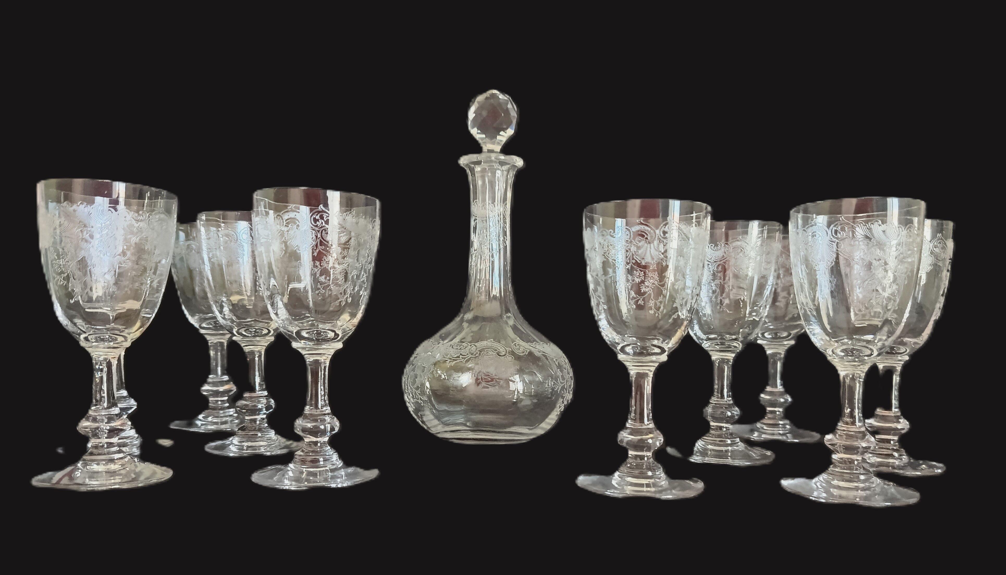 9 crystal white wine glasses from St. Louis model Cléo and their decanter.