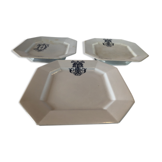 Set of three blue plates on foot, iron land