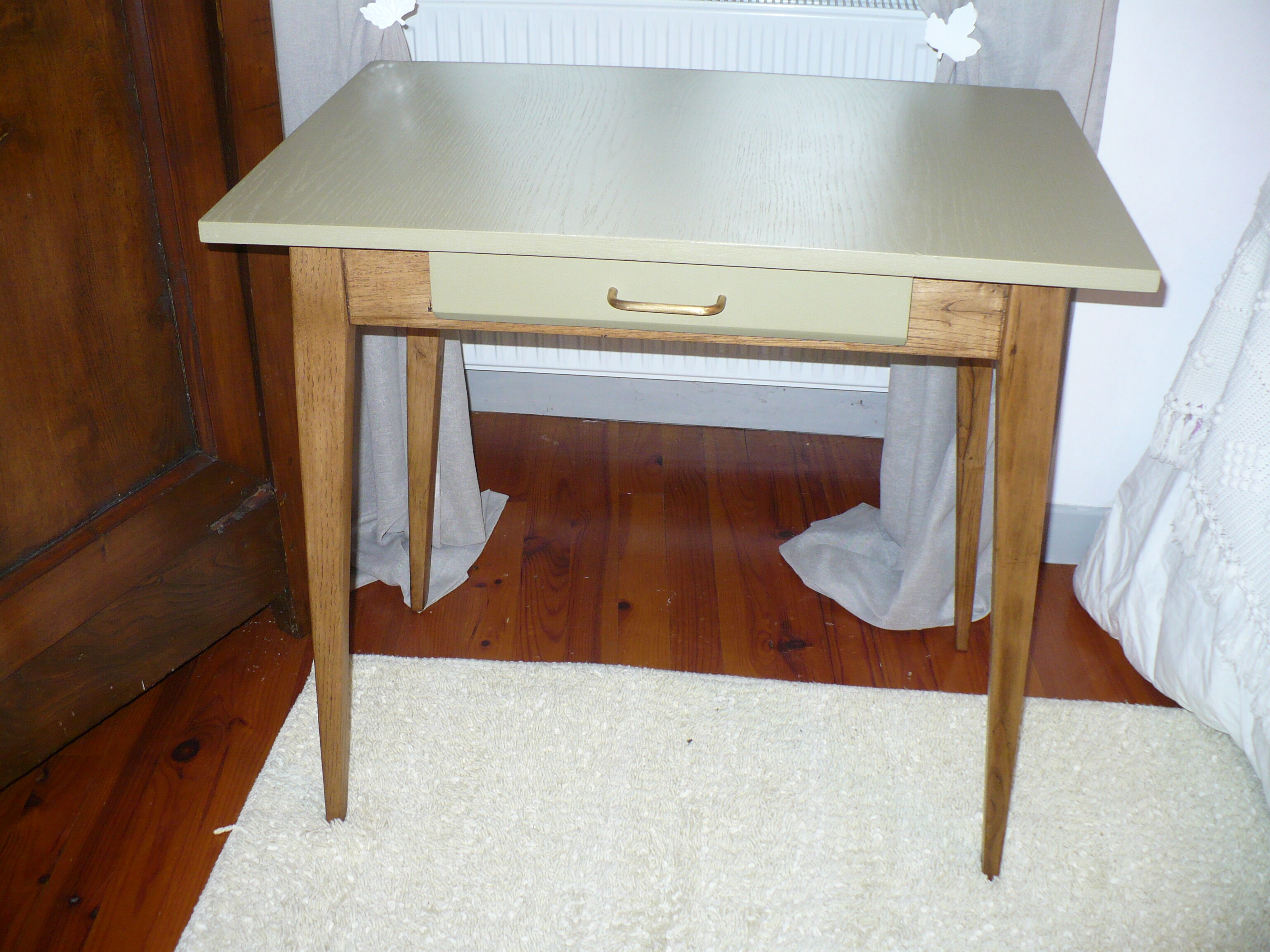 Table desk vintage