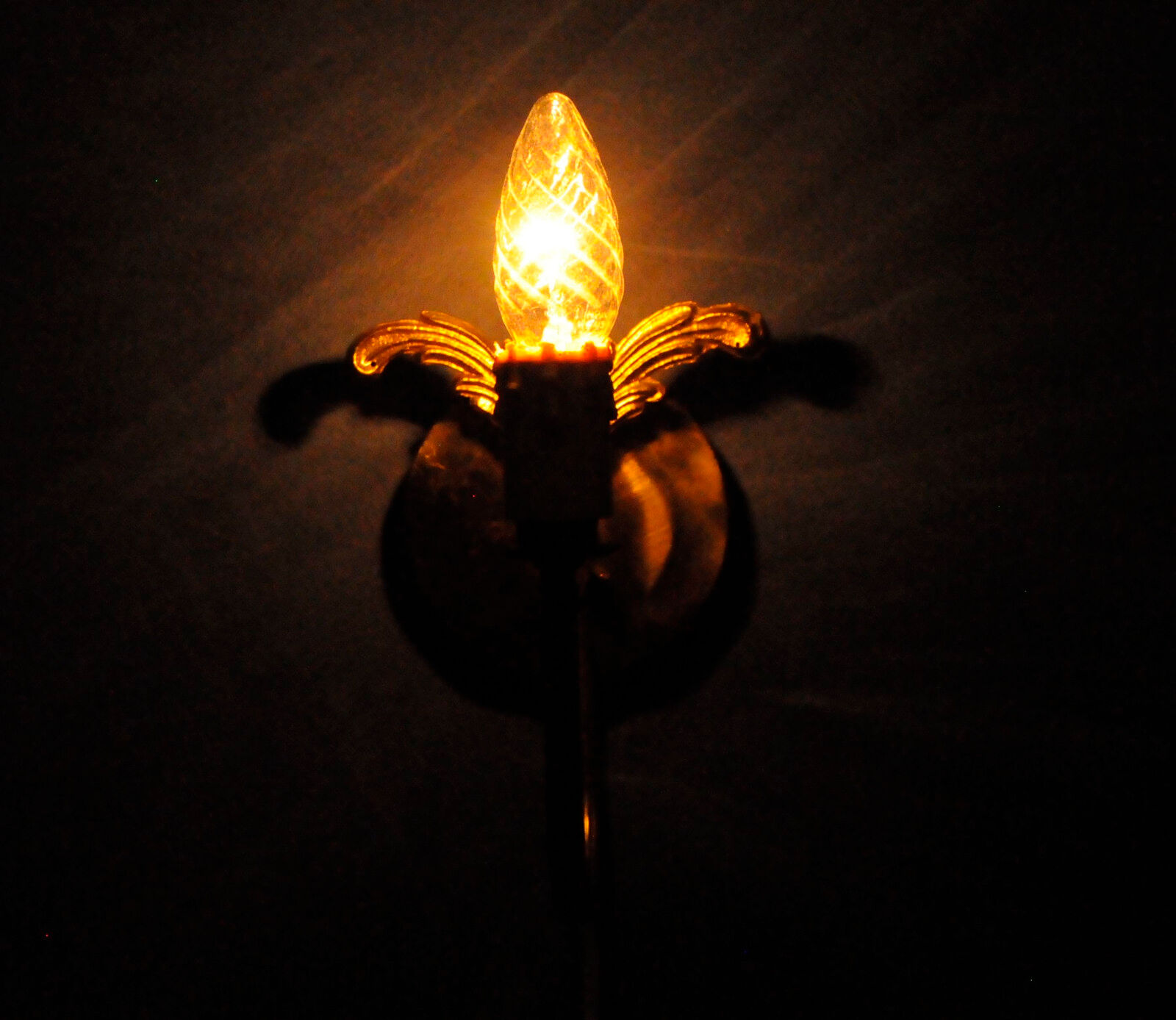 Art nouveau style brass wall lamp