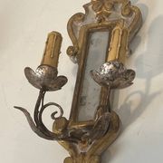 Pair of wall sconces in carved wood and silvered and gilded patinated metal with a central mirror.