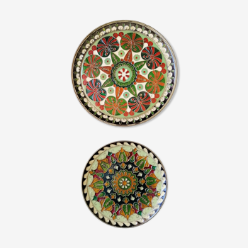 2 assiettes en laiton émaillées style cloisonné