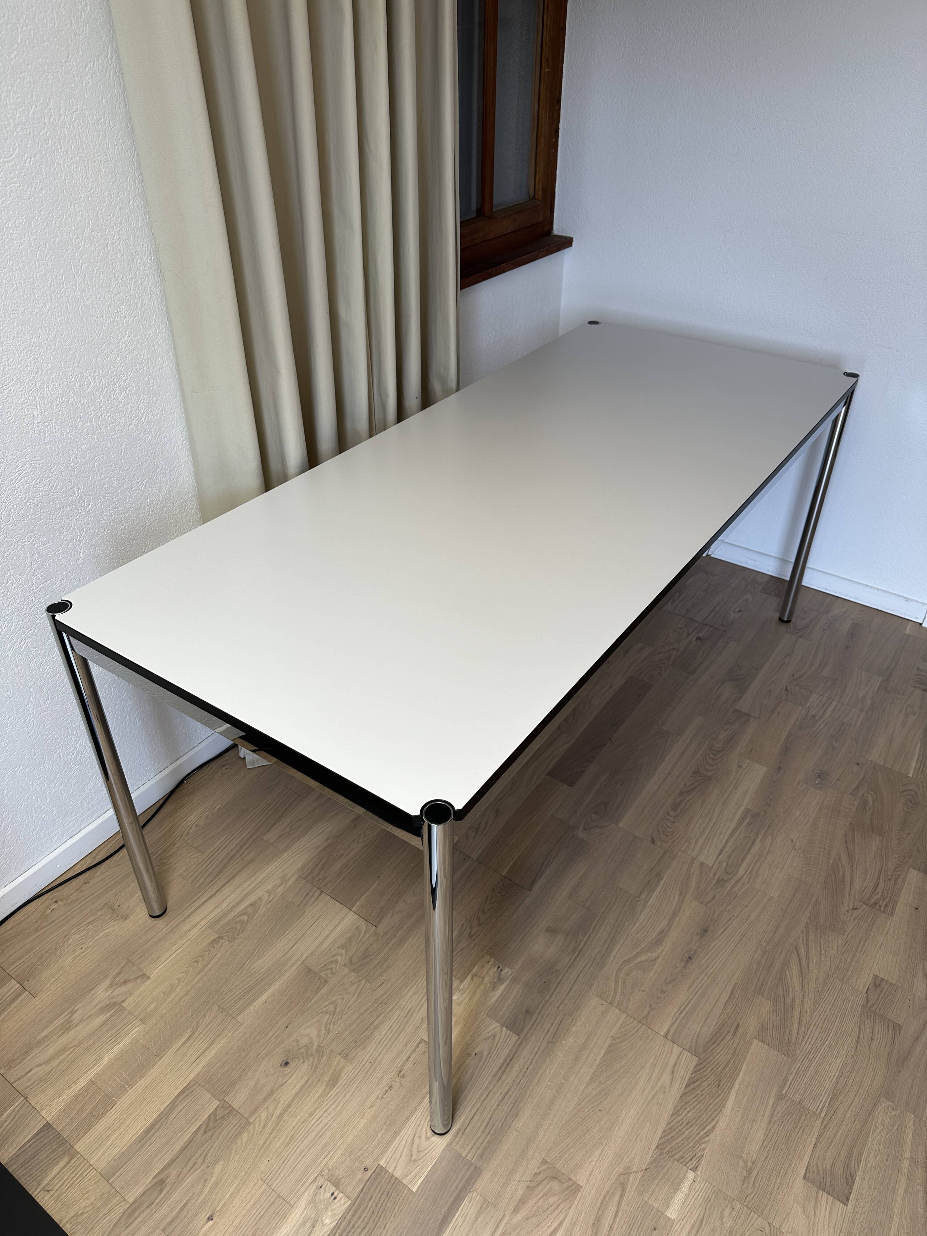 USM Haller desk in pearl grey laminate