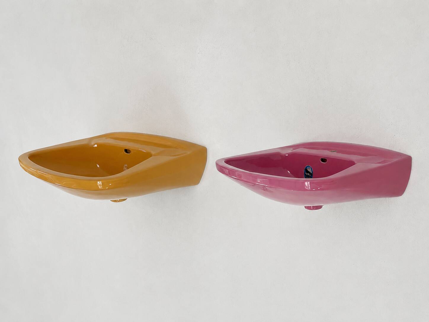 Pair of sinks, 1 mustard and 1 pink from Keramag Keravit, 1980.