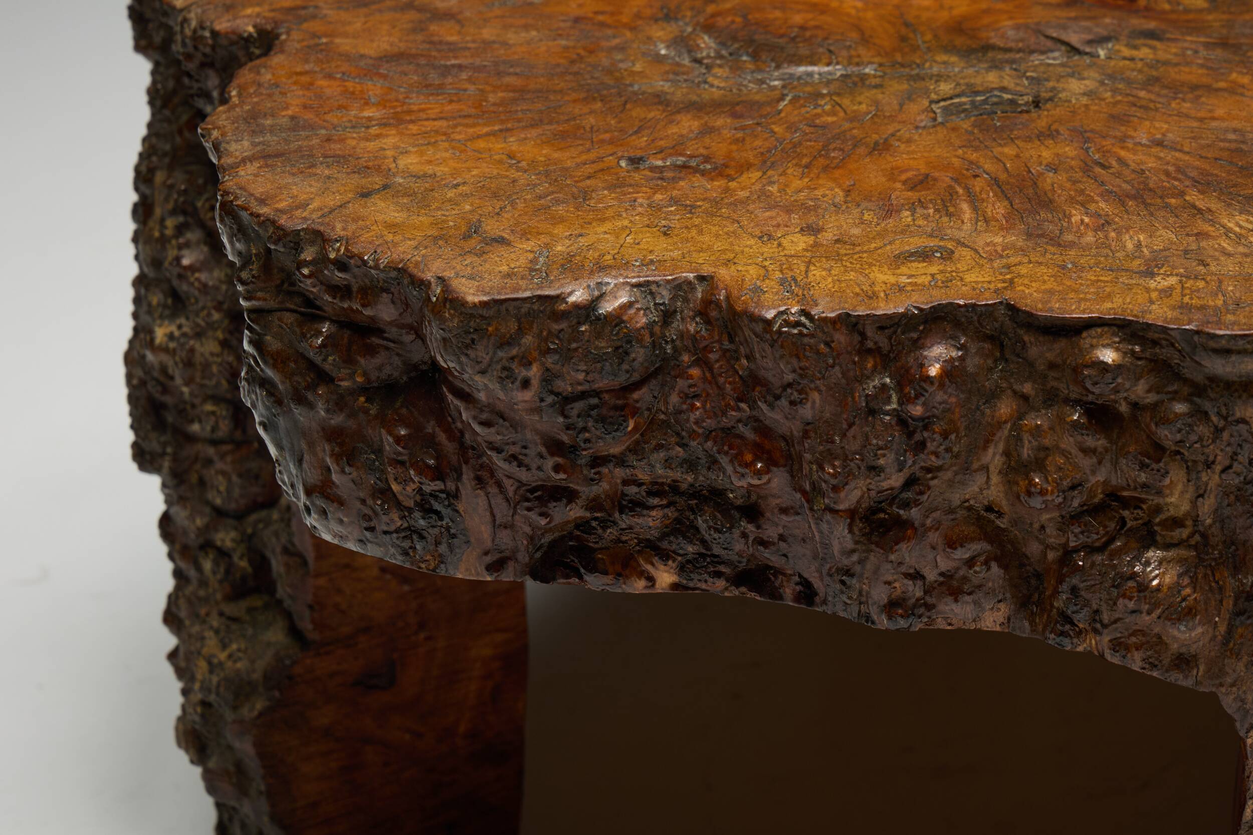 Table basse en bois de burl organique, France, années 1950