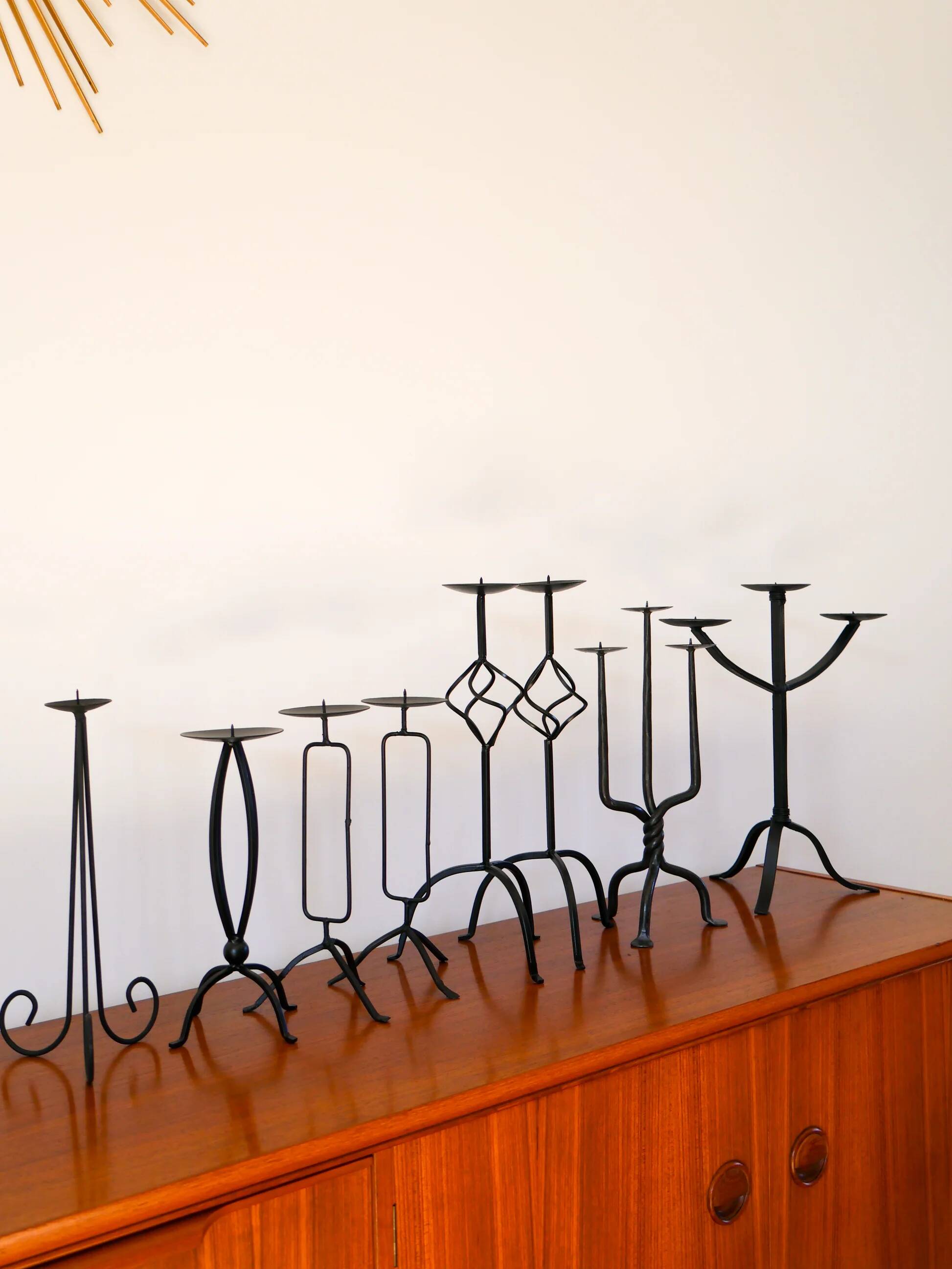 Pair of black iron tripod candlesticks, brutalist, 1970 - 30 cm