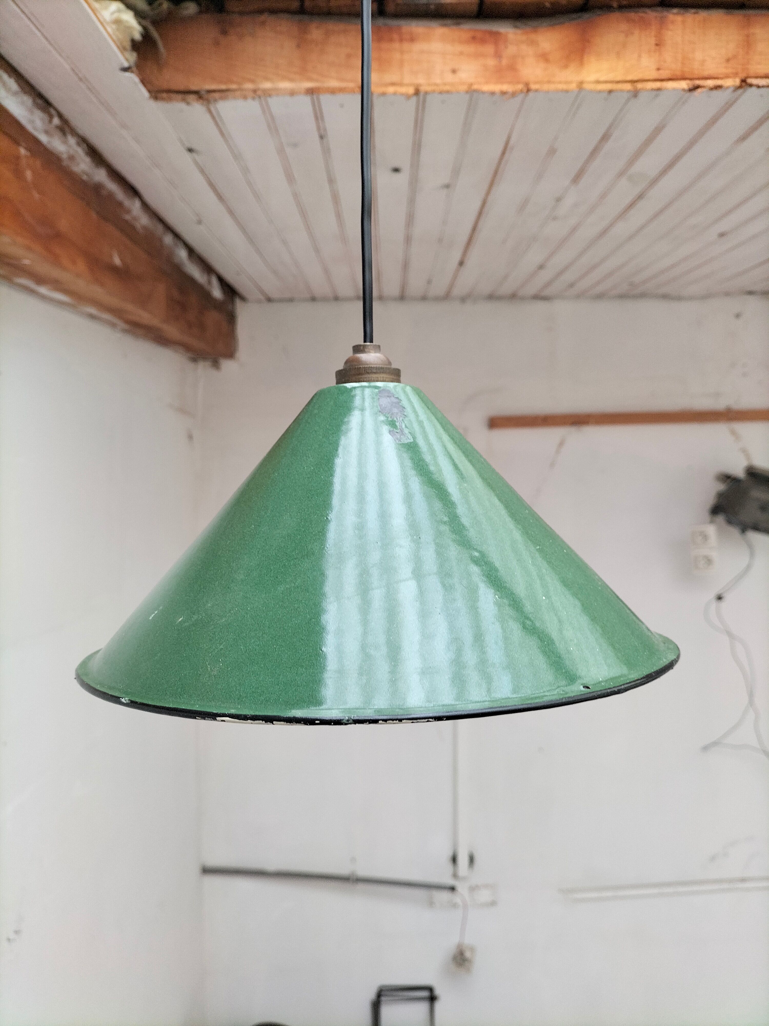 Industrial enamelled lamp