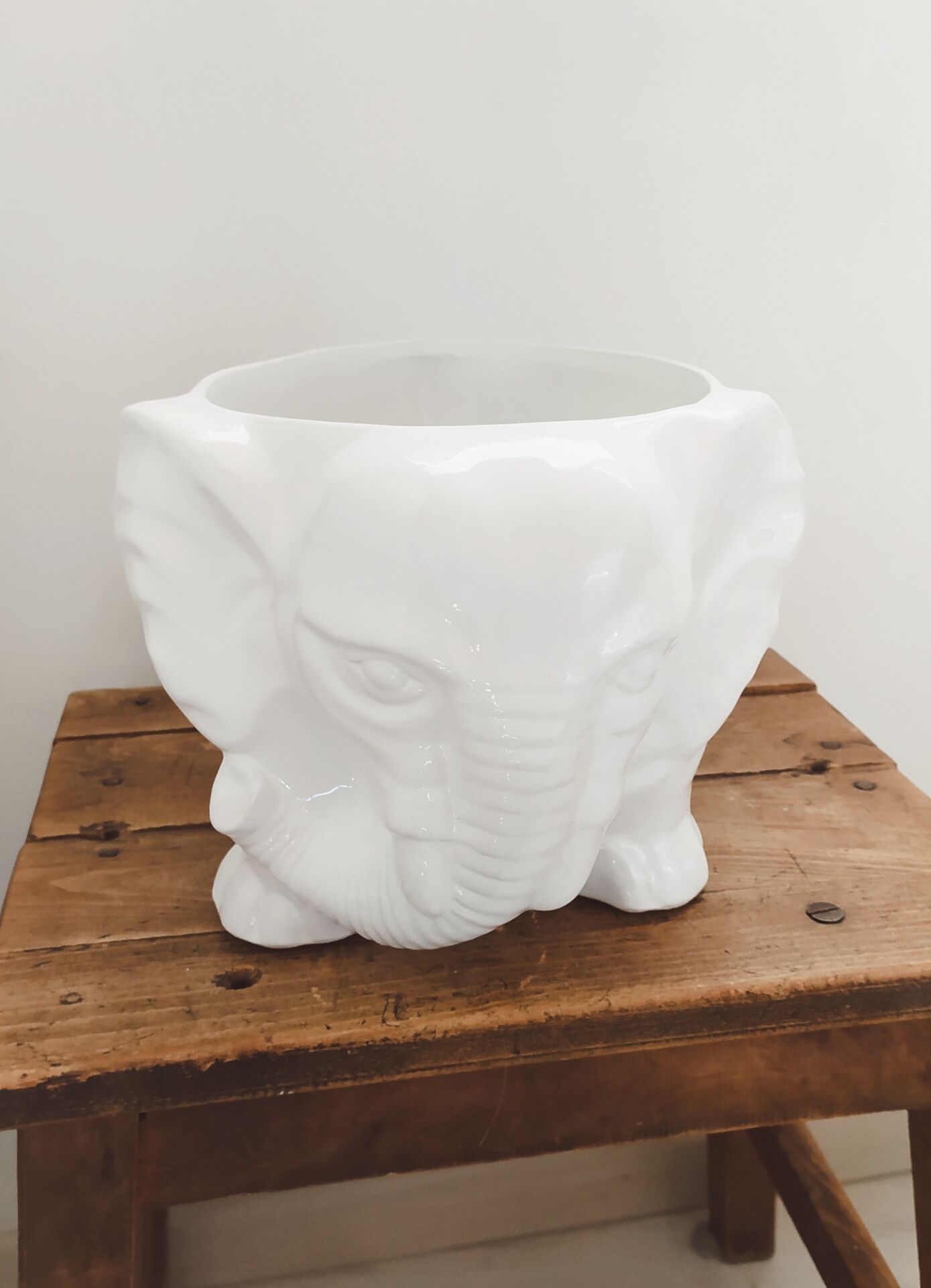 Elephant-shaped cache-pot • Ceramic