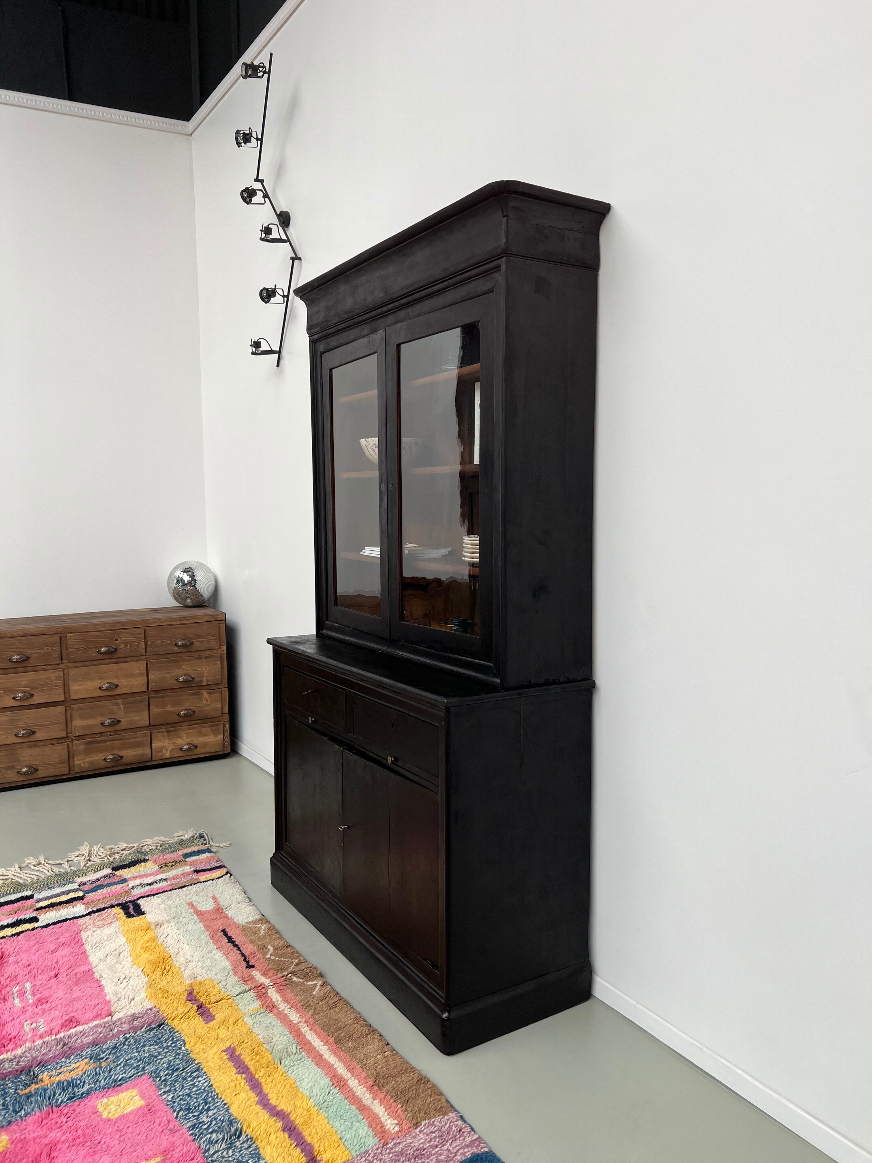 Sideboard - showcase 2 old body in blackened wood