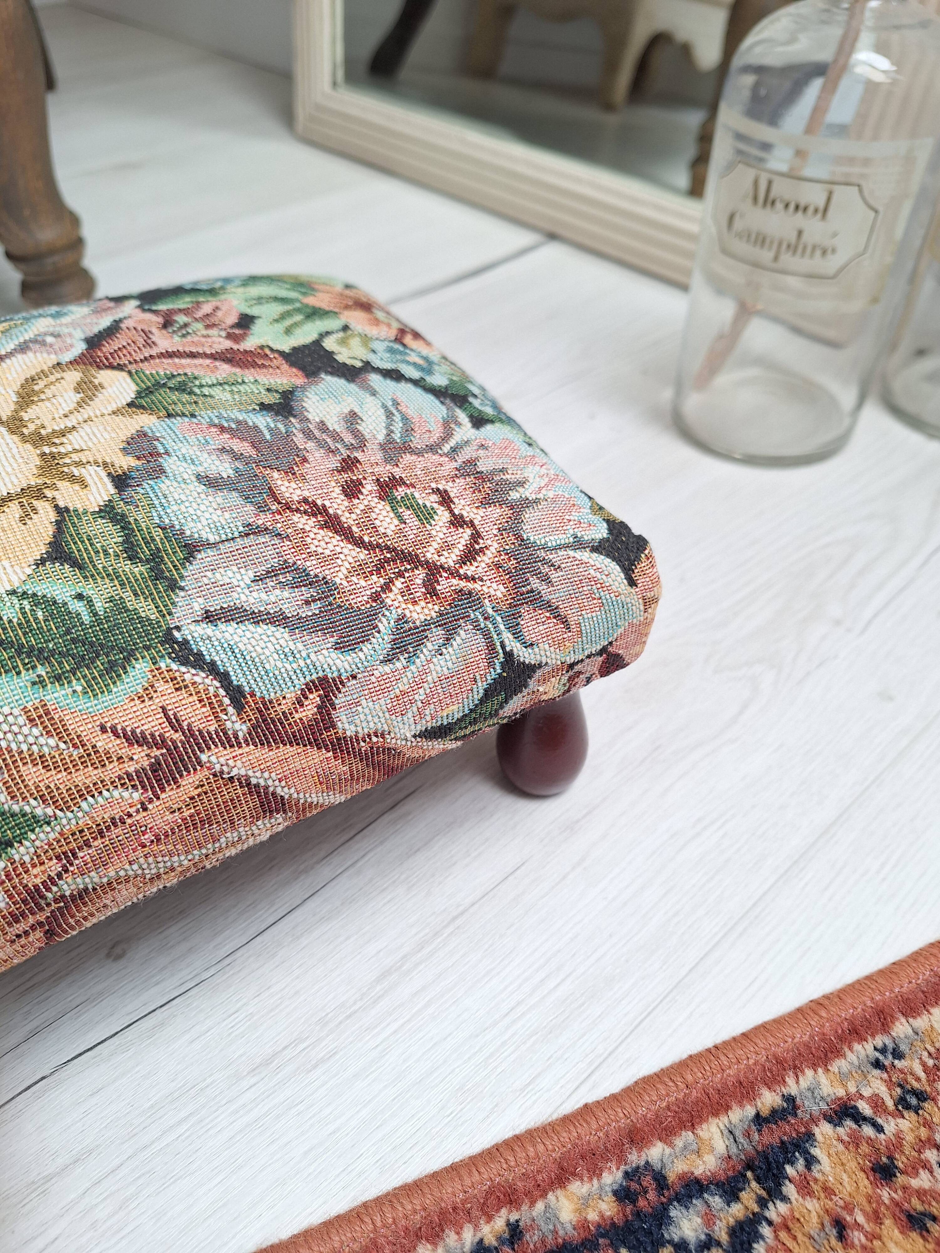 Repose-pieds en tapisserie florale