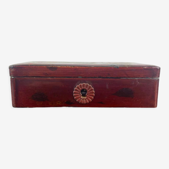 Japanese lacquered box signed, late 19th century