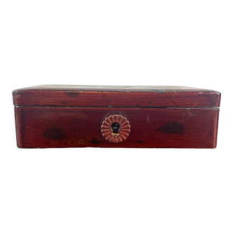 Japanese lacquered box signed, late 19th century