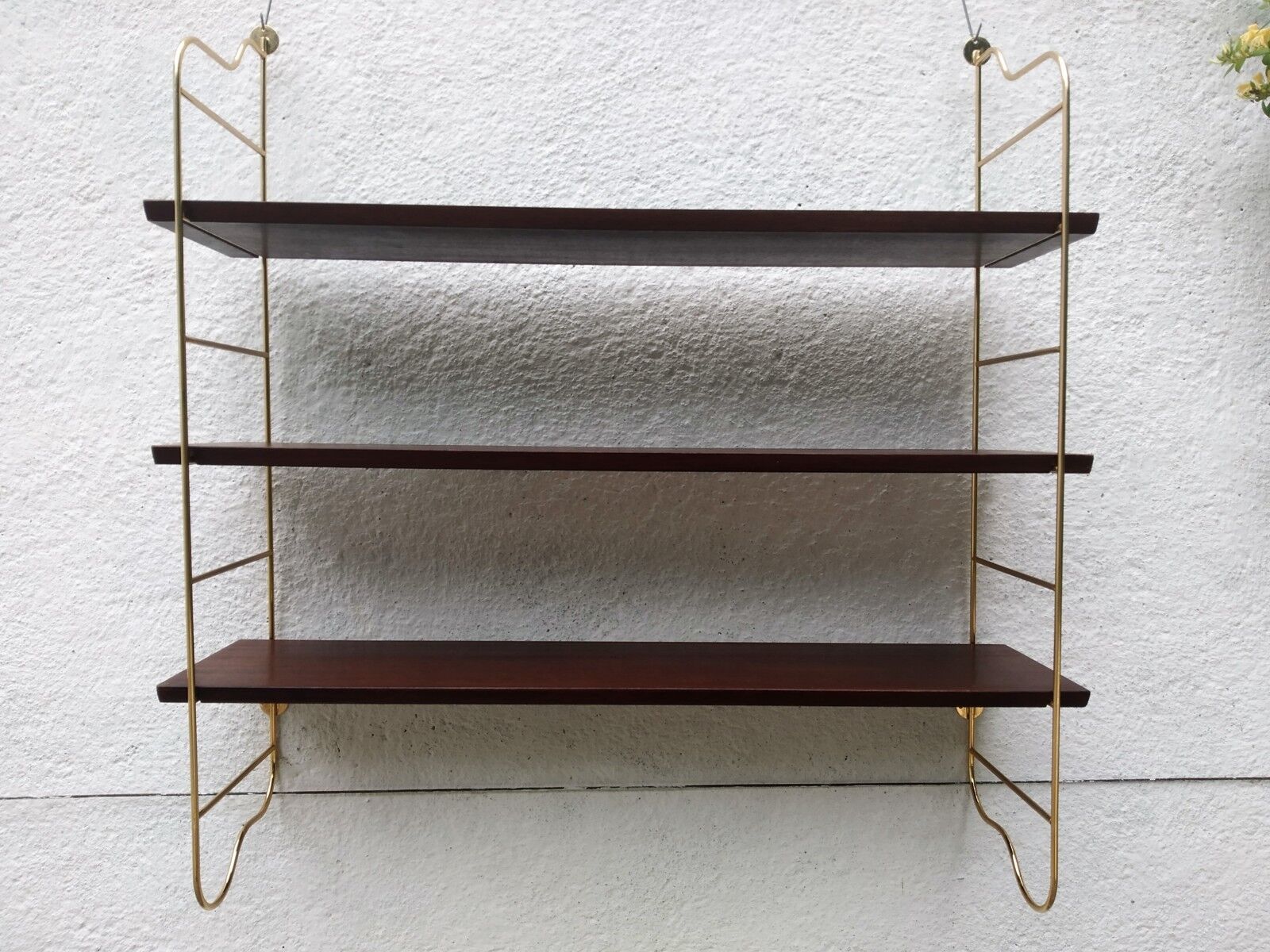 Etagère murale string bois-métal doré