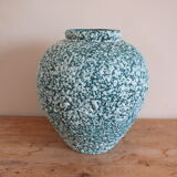 Green vase decorated with white enamels Cérart Monaco