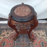 Pedestal table