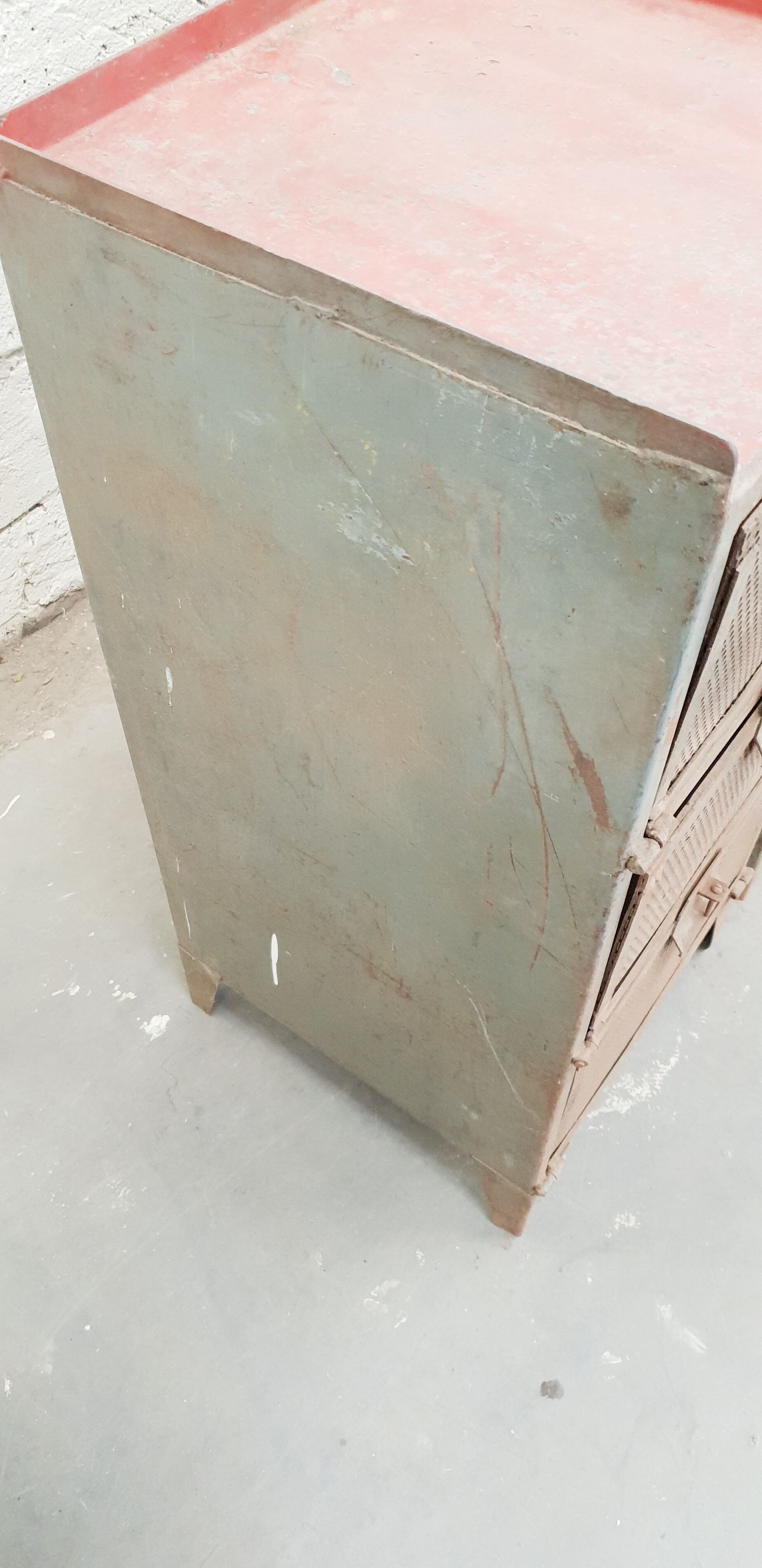 4 industrial workshop maids